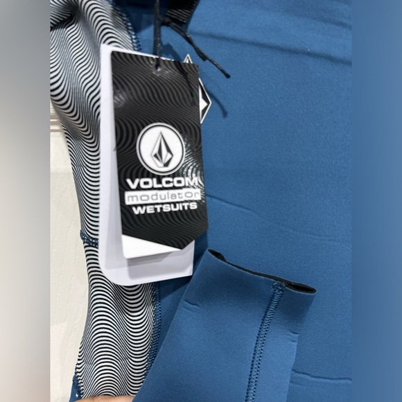 Volcom Boys Size 14 Modulator Wetsuit 2 mm Chest Zip Short Sleeve Blue NWT - Picture 5 of 7